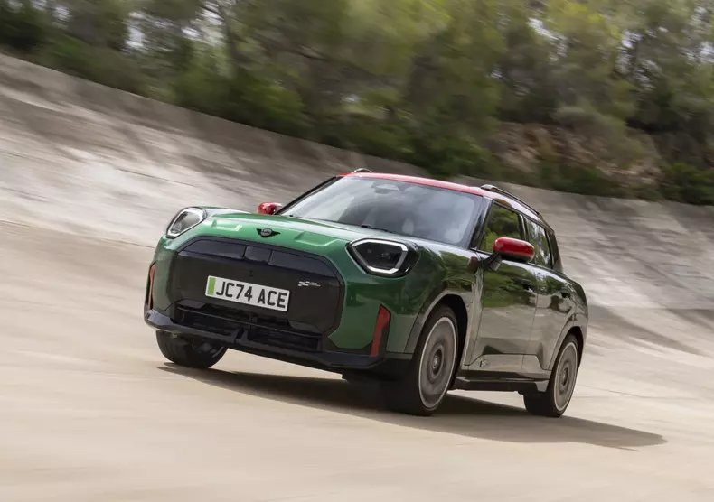 P90567324_highRes_the-mini-john-cooper