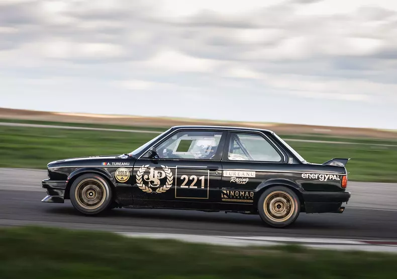 P90593578_highRes_bmw-m5-touring-safet