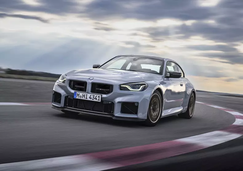 P90600842_highRes_the-new-bmw-m2-cs