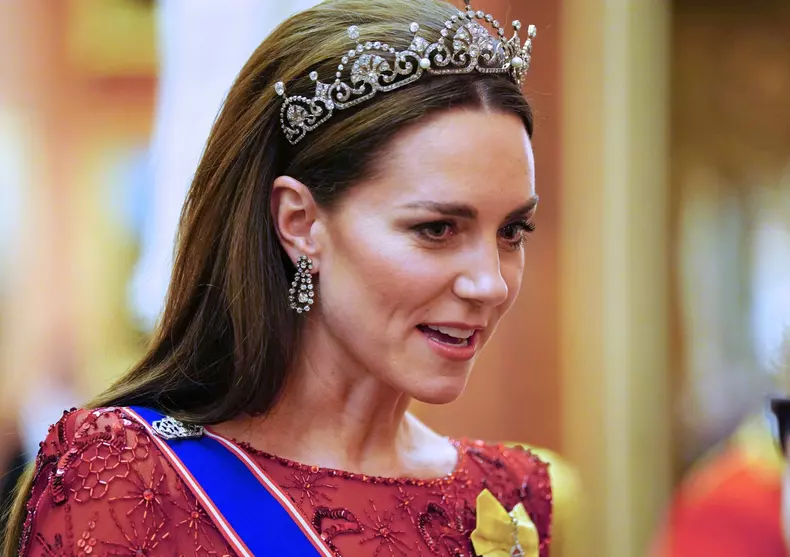 Kate Middleton strălucește cu o tiară veche de 100 de ani