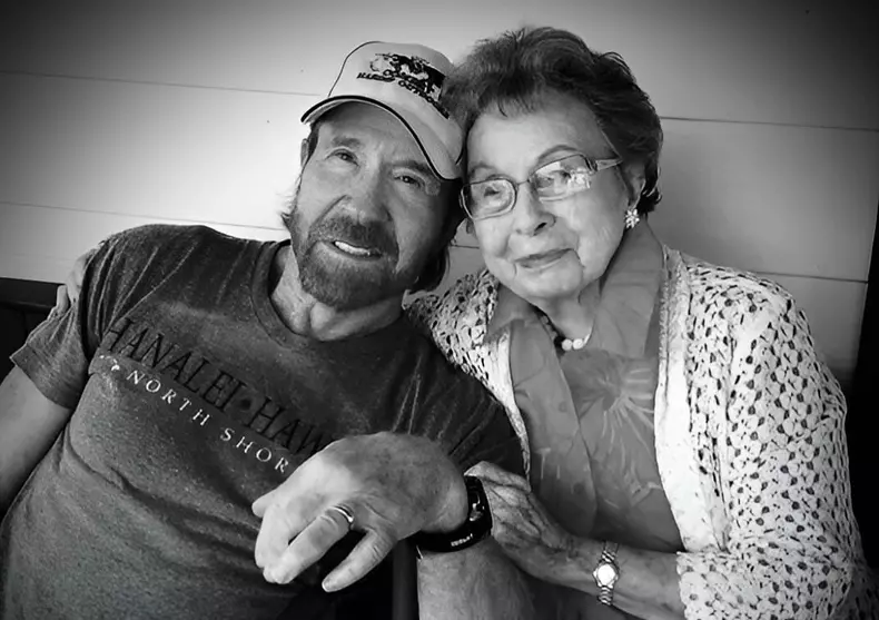 Mama lui Chuck Norris a murit la 103 ani