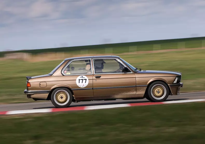 P90593594_highRes_bmw-m5-touring-safet