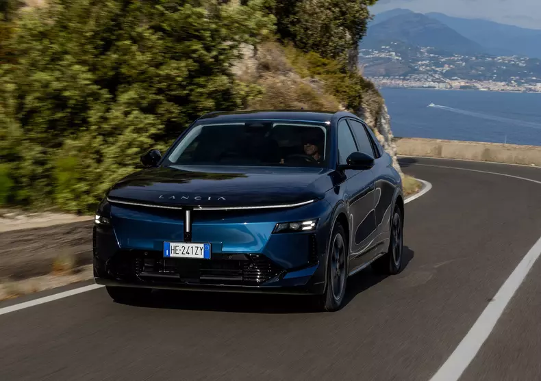 Lancia-Gamma-2027-HD-c83e702c1c79e279d2dddeae1a9a2063ff77c8db2