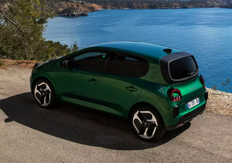 Renault-Twingo_E-Tech_EV-2027-HD-b0ddb26e1c7e0c5a37cb6a7ae415f30d61fcf1815