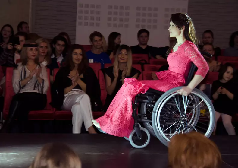 Monica Radu isi lanseaza prima carte (5)