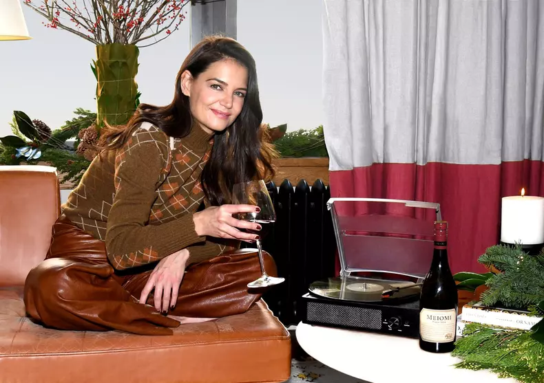 Katie Holmes Enjoying Cupcakes and Meiomi Wine