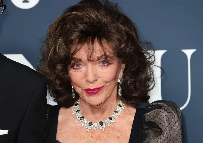 Joan Collins arată mai bine ca oricând la 89 de ani