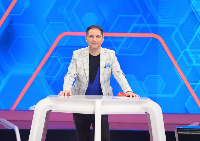 Dan Negru, analiza micului ecran. „E incredibil că televiziunea încă mai are public smart”. EXCLUSIV
