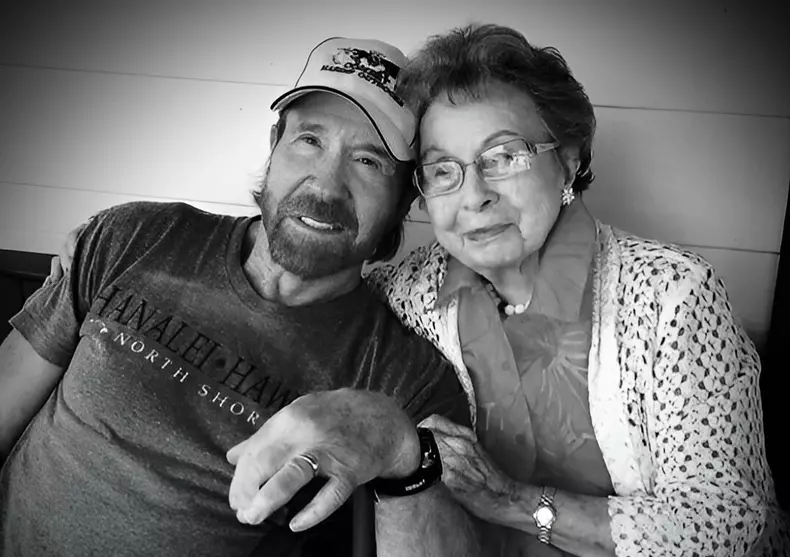 Mama lui Chuck Norris a murit la 103 ani