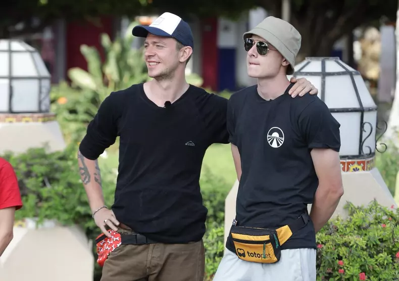 3239849138240776620151077058637203906671188n