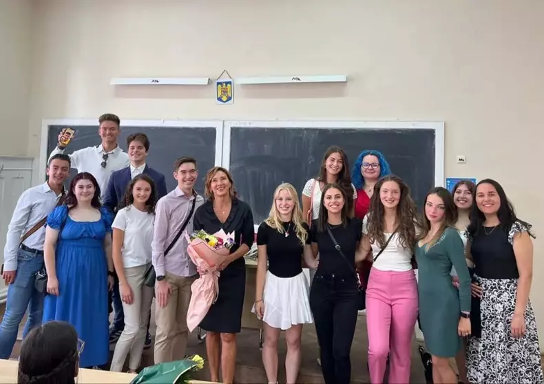 Cum s-a îmbrăcat Carmen Iohannis pentru deschiderea noului an școlar. De ce a atras atenția cu apariția sa