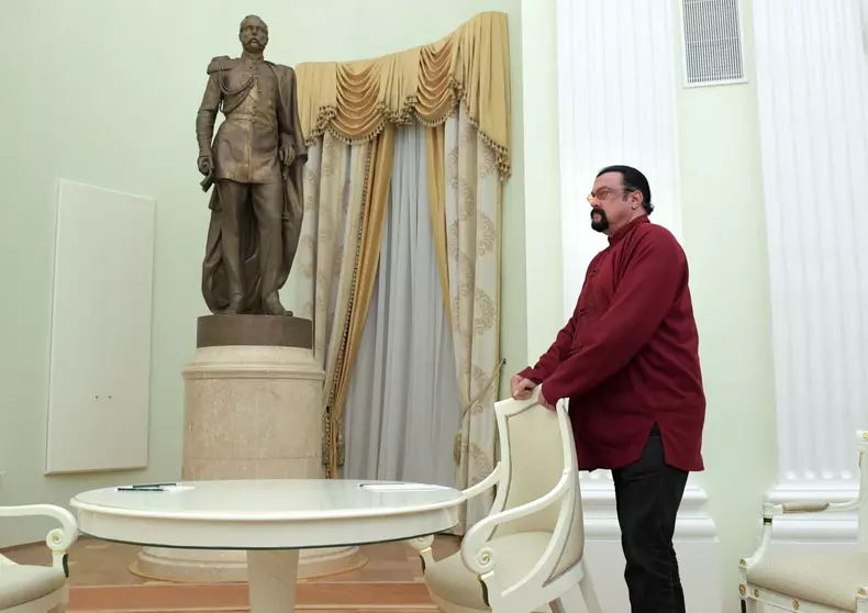 Steven Seagal îl susține în continuare pe Putin