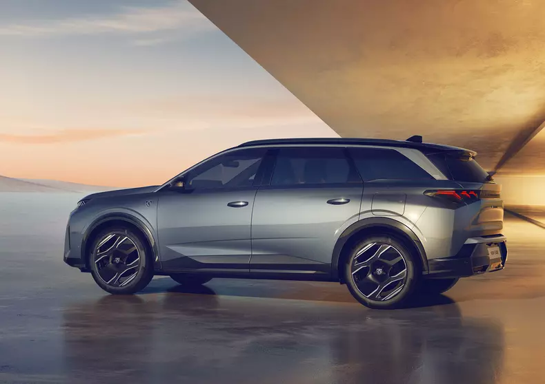 PEUGEOT_E5008_2403STYP_163