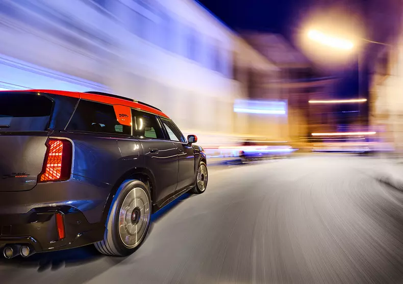 P90546234_highRes_nightdrivero-photo-e