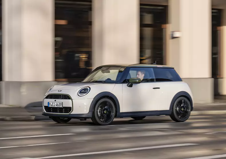 P90628184_highRes_mini-cooper-s-paul-s