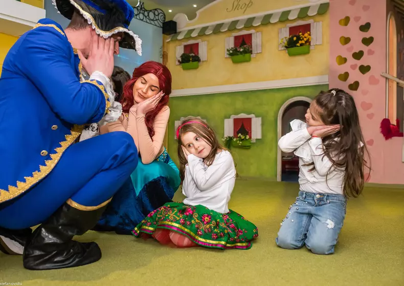 Petrecerea aniversară a Maria Isabelei, fiica Oanei Roman si a lui Mariu Elisei