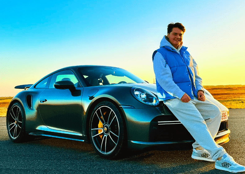 selly-porsche-de-toti-banii-firmei