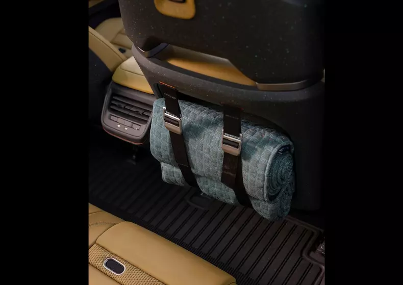 Rivian-R3X-2027-1600-09