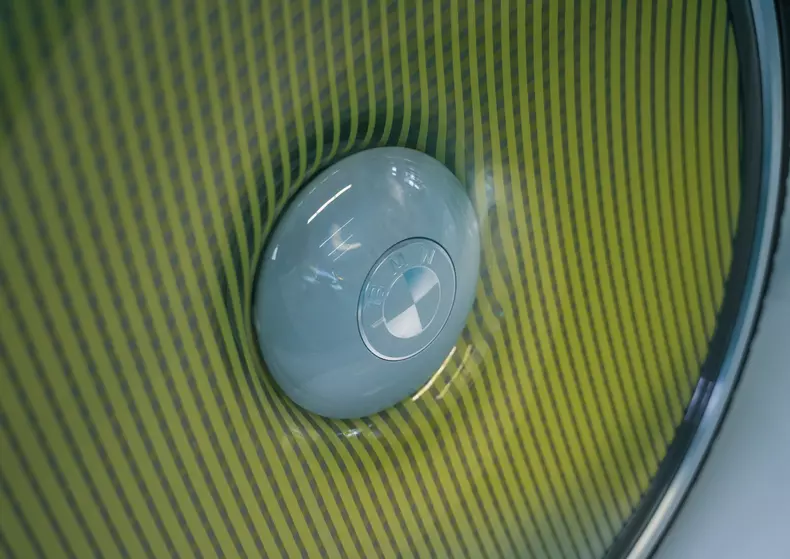 P90570600_highRes_bmw-i-vision-dee-at-