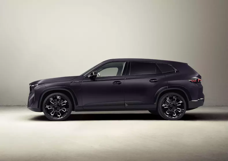 P90582550_highRes_the-2025-bmw-xm-by-k