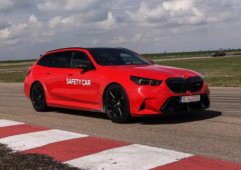 P90593564_highRes_bmw-m5-touring-safet