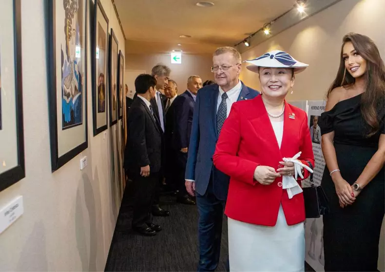 Expoziție din Tokyo 2019, Cristina și prințesa Tomohito de Mikasa