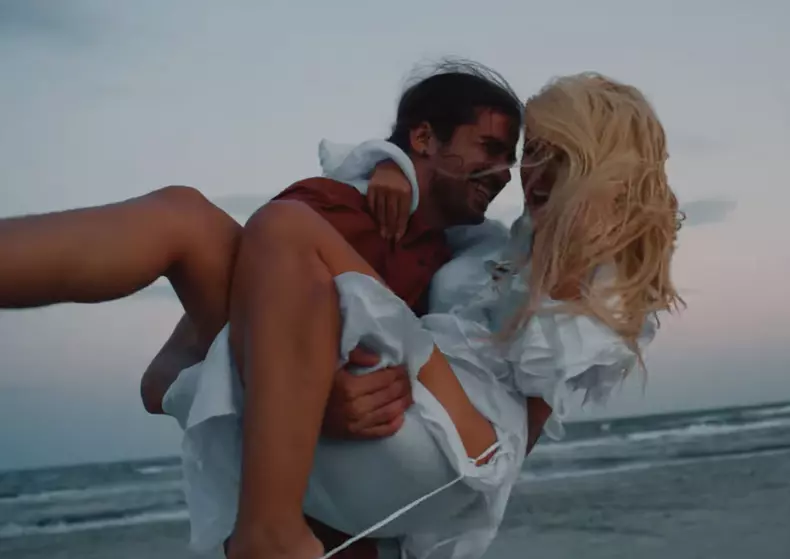 andreea-balan-barbat-misterios-1