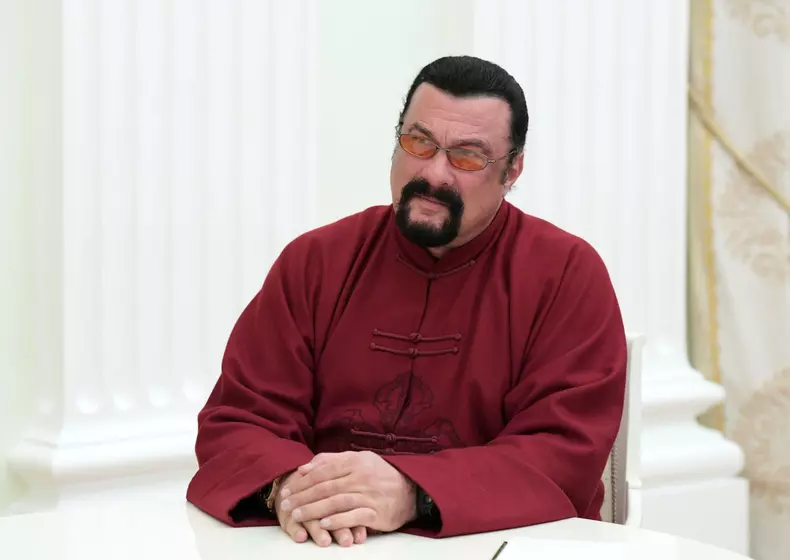 Steven Seagal îl susține în continuare pe Putin