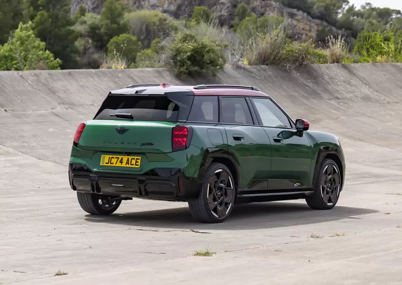 P90567343_highRes_the-mini-john-cooper