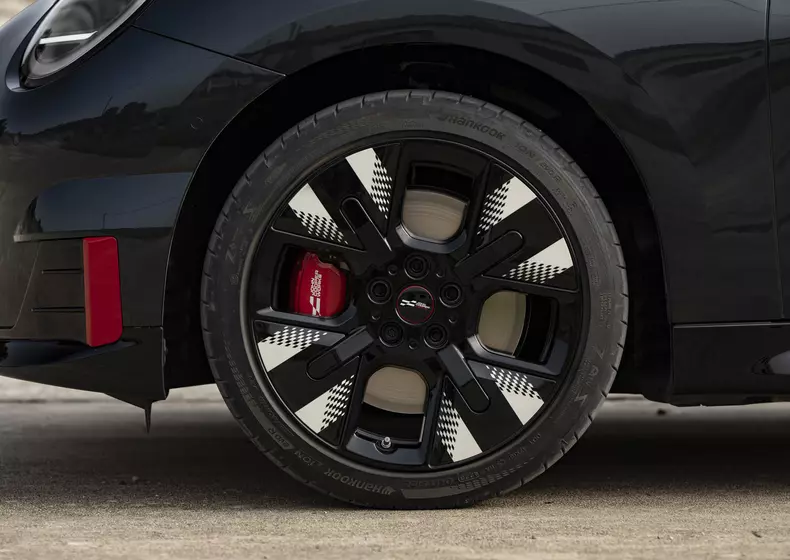 P90571687_highRes_the-mini-john-cooper