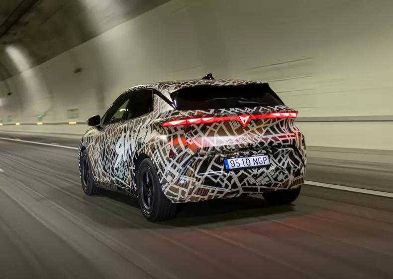 19_CUPRA-reveals-the-true-character-of-its-upcoming-electric-compact-urban-car-the-CUPRA-Raval-in-an-exclusive-pre-series-test-drive_HQ
