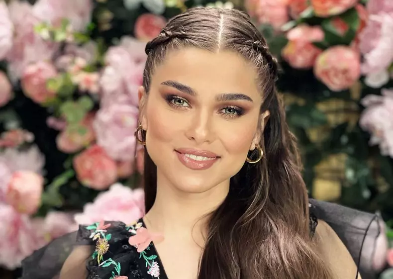 Câți bani câștigă Theo Rose din rețelele sociale (1)