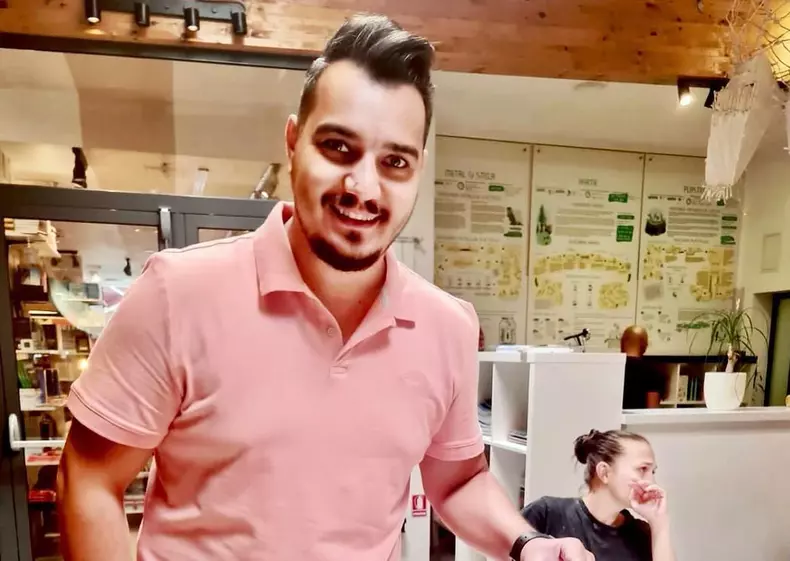 Bursucu, întâlnire surpriză pe holurile televiziunii unde lucrează