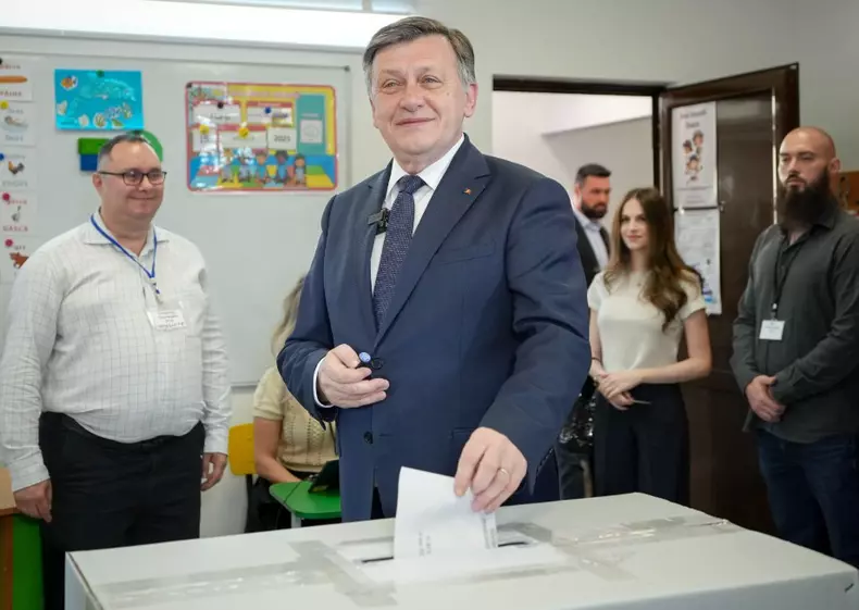 crin-antonescu-alegeri-2025 (2)