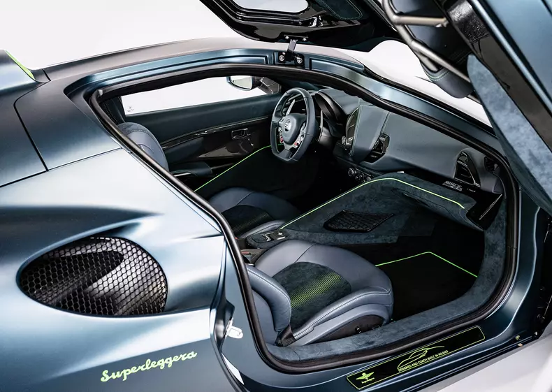 Arese_RH95_Grigio_Artico_01_Interiors_and_Details