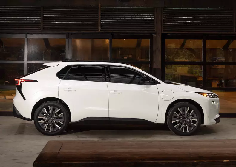 Subaru-Solterra_EV-2026-Side_Profile.5939bd16