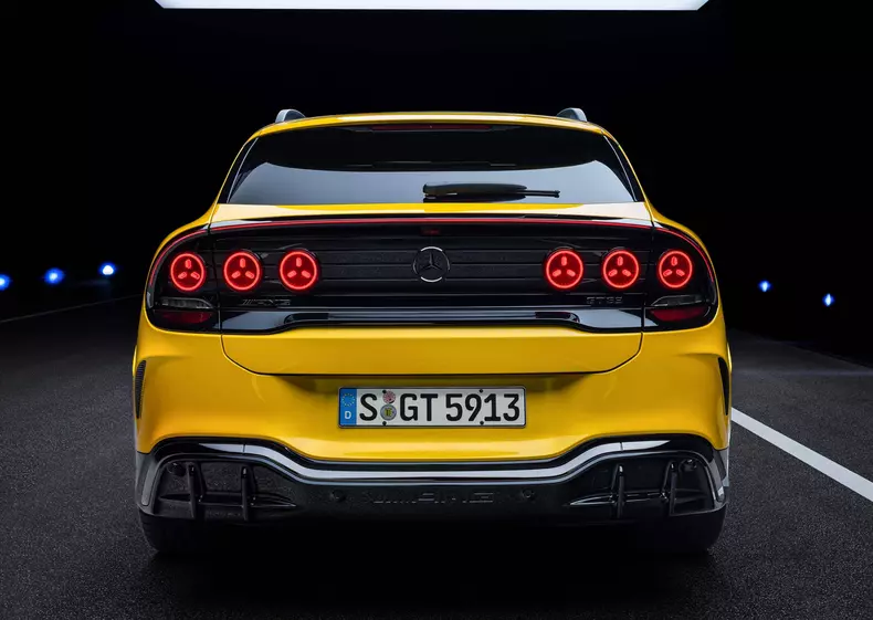 Mercedes-Benz-AMG_GT_SUV-2027-Rear.f2da0714