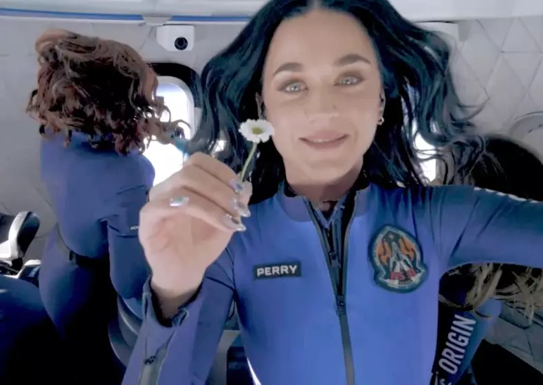 Echipajul feminin Blue Origin (7)