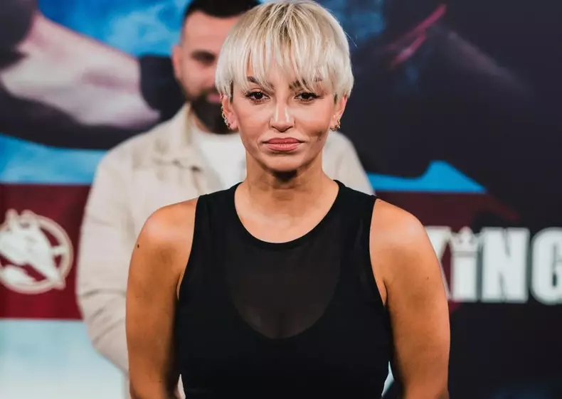 Giulia-Anghelescu-gala-box-1