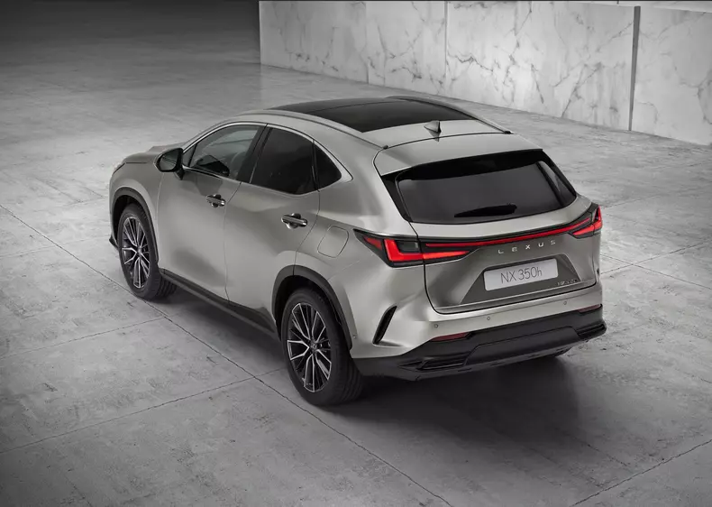 Lexus NX 350h si Lexus NX450h+ 24