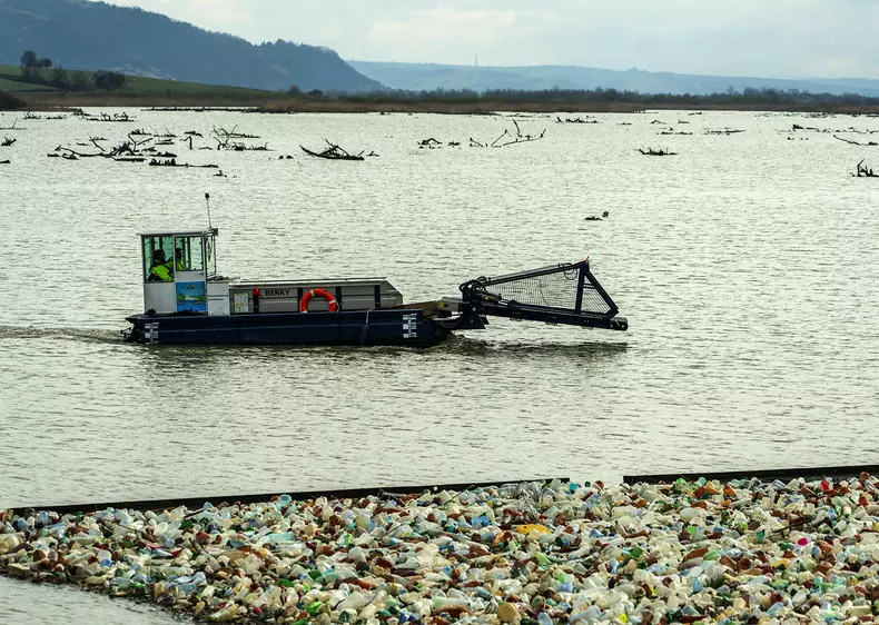 Danube cleanup mission in Romania