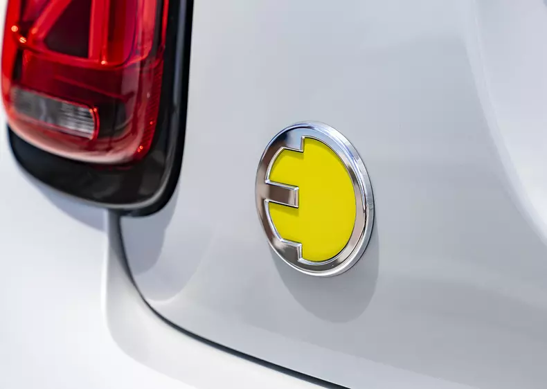 P90471795_highRes_mini-cooper-se-conve