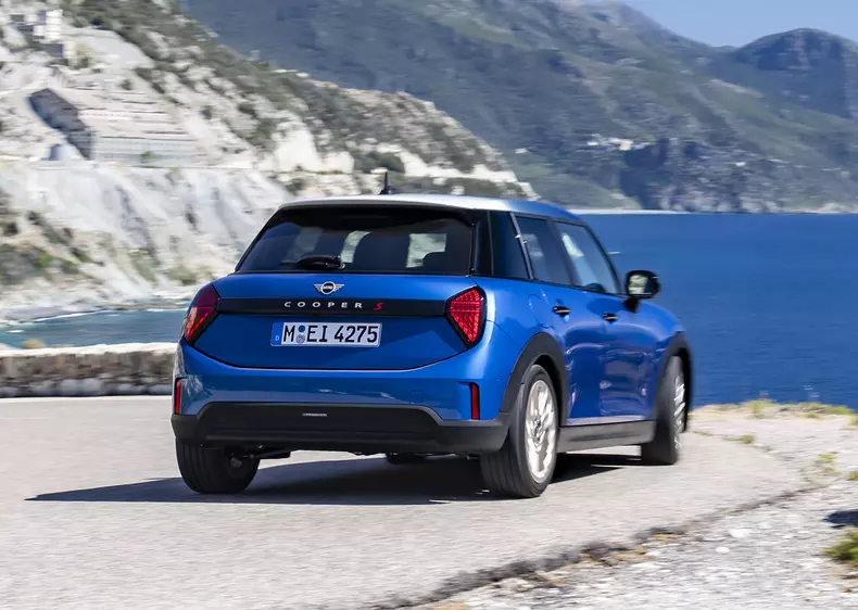 P90559967_highRes_mini-cooper-s-5-door