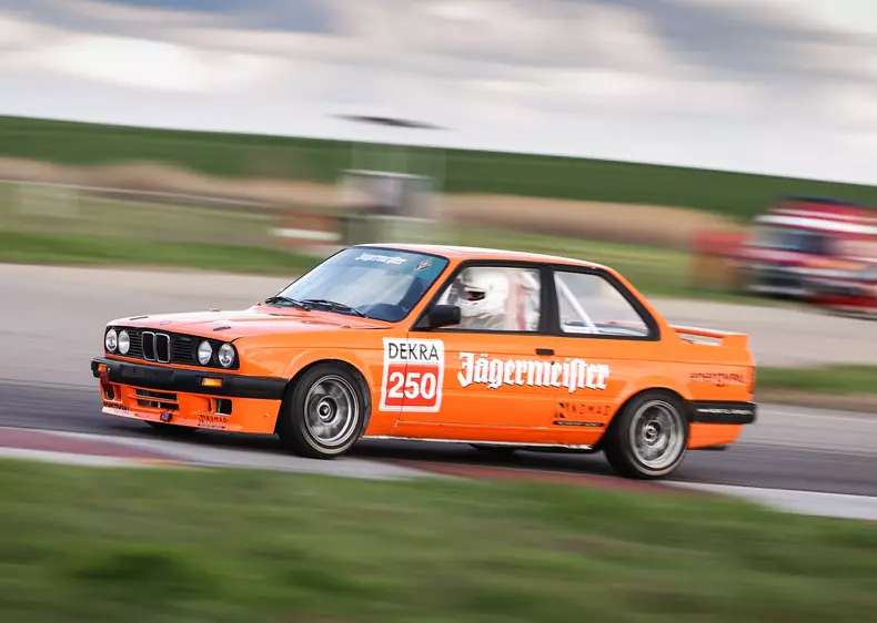 P90593574_highRes_bmw-m5-touring-safet