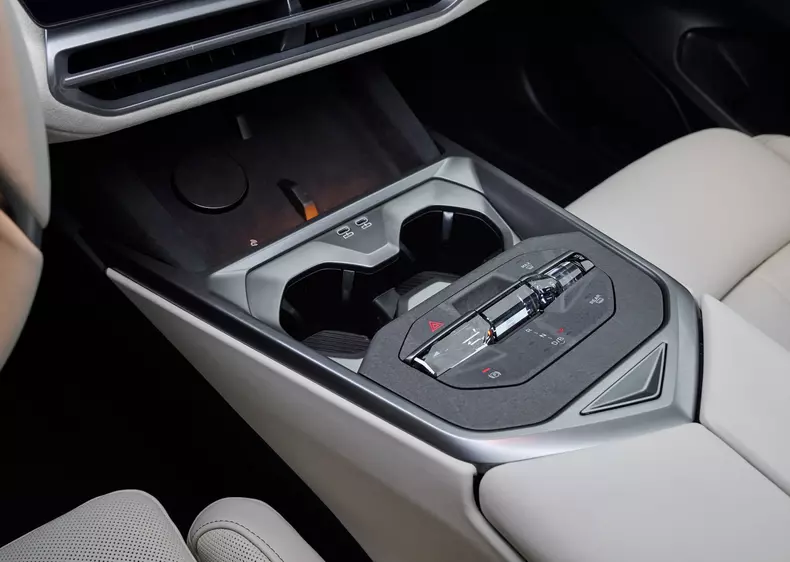 P90646061_highRes_bmw-ix5-60-xdrive-06