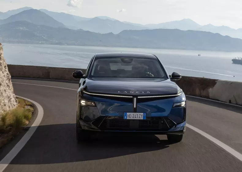 Lancia-Gamma-2027-HD-37f15a421c79705a003b770b22c7d2a179c77ddb4