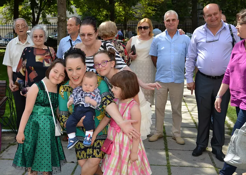 maria-cu-cei-4-nepoti-2014