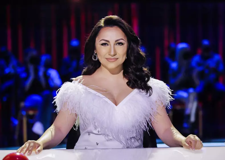 suma-uriasa-pe-care-o-primeste-andra-pentru-fiecare-editie-romanii-au-talent-pro-tv-o-umple-de-bani-pe-sotia-lui-catalin-maruta