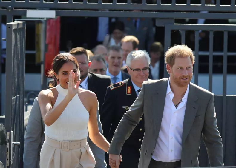 Cum se poartă, de fapt, Meghan Markle și prințul Harry