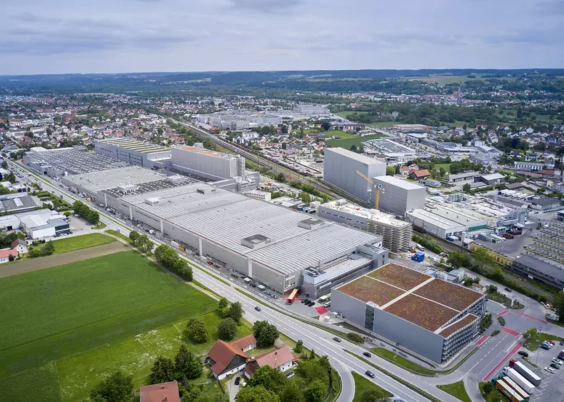 P90559476_highRes_bmw-group-plant-ding